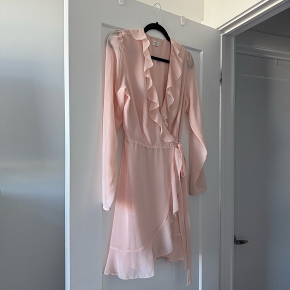 Aritzia Wilfred pale powder pink Louise ruffle wrap dress - size Medium (M) - Picture 1 of 7